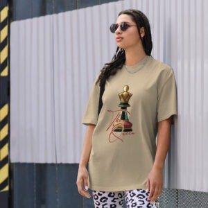 The Queen - Oversized faded t-shirt